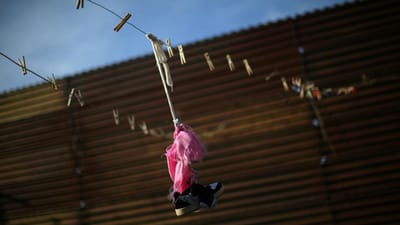 Migrantes ilegais detidos na fronteira com México diminuíram 28% em junho - TVI