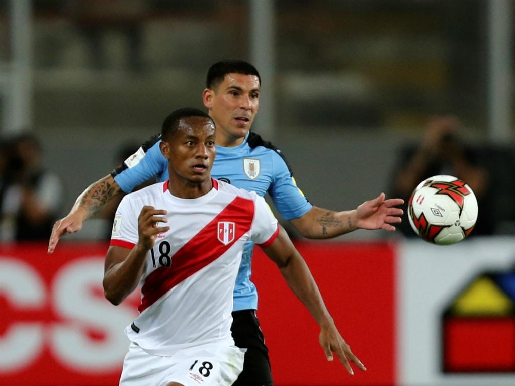 Carrillo e Maxi - Peru vs Uruguai (Reuters)