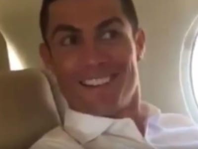 VÍDEO: a reação de Ronaldo ao descolar do aeroporto com o seu nome - TVI
