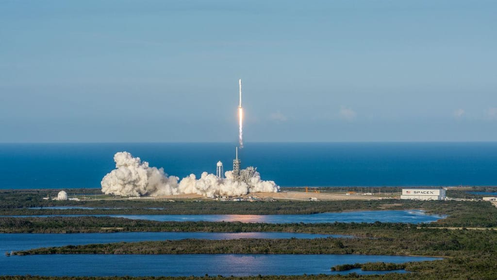 SpaceX lança foguetão reutilizável