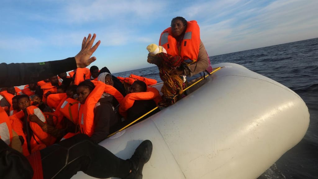 Bebé de quatro dias resgatado no mar Mediterrâneo