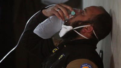 Ataque aéreo com gás tóxico na Síria faz dezenas de mortos - TVI