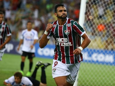 Brasileirão: dois antigos jogadores do V. Guimarães no onze ideal - TVI