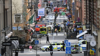 Estocolmo: encontrada bomba no camião que abalroou multidão - TVI
