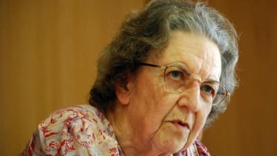 Morreu a primeira mulher doutorada em Portugal - TVI