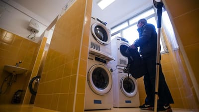 Papa abre lavandaria grátis para os pobres - TVI