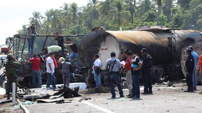 Colisão entre camião cisterna e autocarro faz 24 mortos no México - TVI