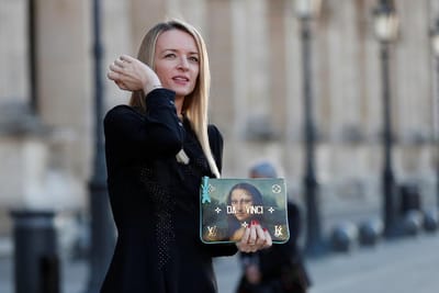 Quem é Delphine Arnault, a nova CEO da Dior e filha do homem mais rico do mundo? - TVI