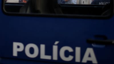 PSP recebida com tiros e pedras quando tentava acabar com festa em Elvas - TVI