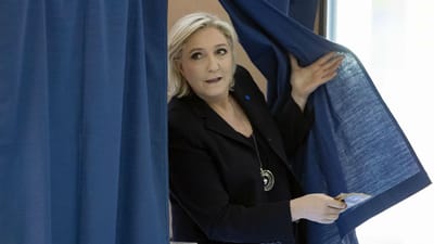 Le Pen afirma que "o euro está morto" - TVI