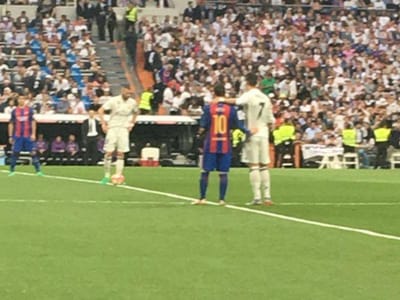 FOTO: a imagem de Ronaldo e Messi que passou despercebida no clássico - TVI