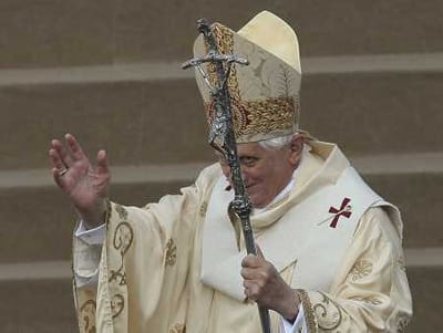 Papa: Cinco anos de pontificado em plena crise da igreja - TVI