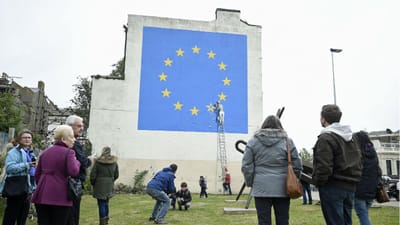 Grafíti divide opiniões como o Brexit que retrata - TVI