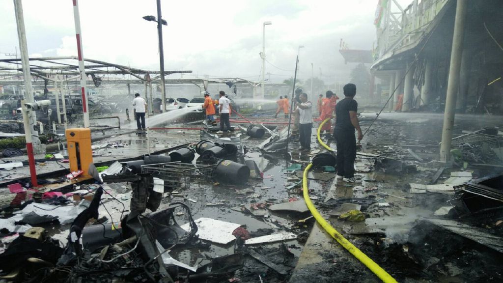 Explosões abalam centro comercial da Tailândia