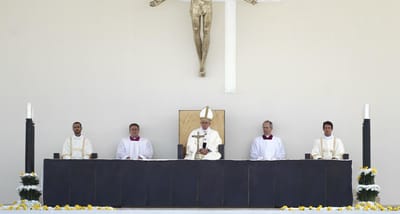 Papa fala dos santos Francisco e Jacinta no Vaticano - TVI