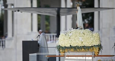 Papa Francisco agradece os "dois dias inesquecíveis" que passou em Fátima - TVI