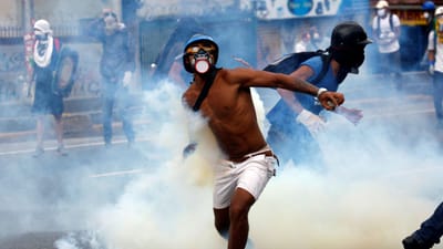 Pelo menos três portugueses detidos em protestos na Venezuela - TVI