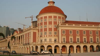 Angola esteve em recessão entre janeiro e setembro de 2016 - TVI