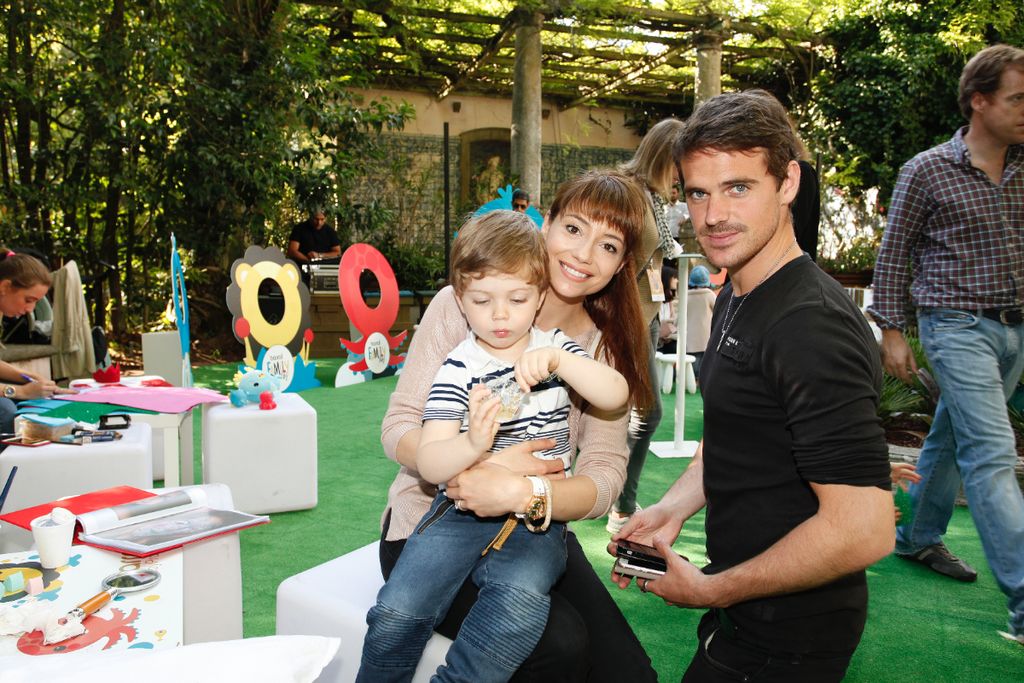 Sofia Escobar com o marido, Gonzalo Ramos, e o filho, Gabriel, no Zoo