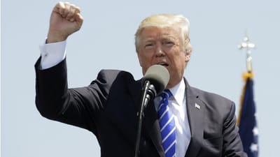 Trump lamenta-se de ser "o mais maltratado" dos presidentes - TVI