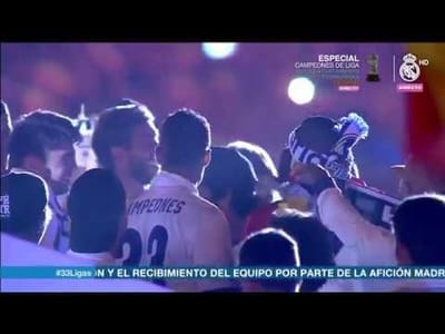 VÍDEO: «Piqué, saúda o campeão», cantou-se em Madrid com os jogadores - TVI