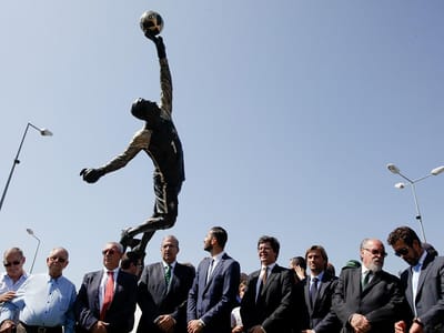 Patrício inaugura estátua em Leiria: «Que seja exemplo para mais novos» - TVI