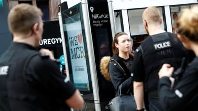 Manchester: polícia executa mandados e faz explosão controlada - TVI