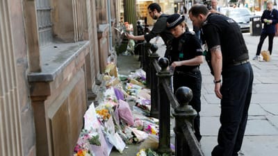 Famílias das vítimas do ataque de Manchester recebem 274 mil euros - TVI