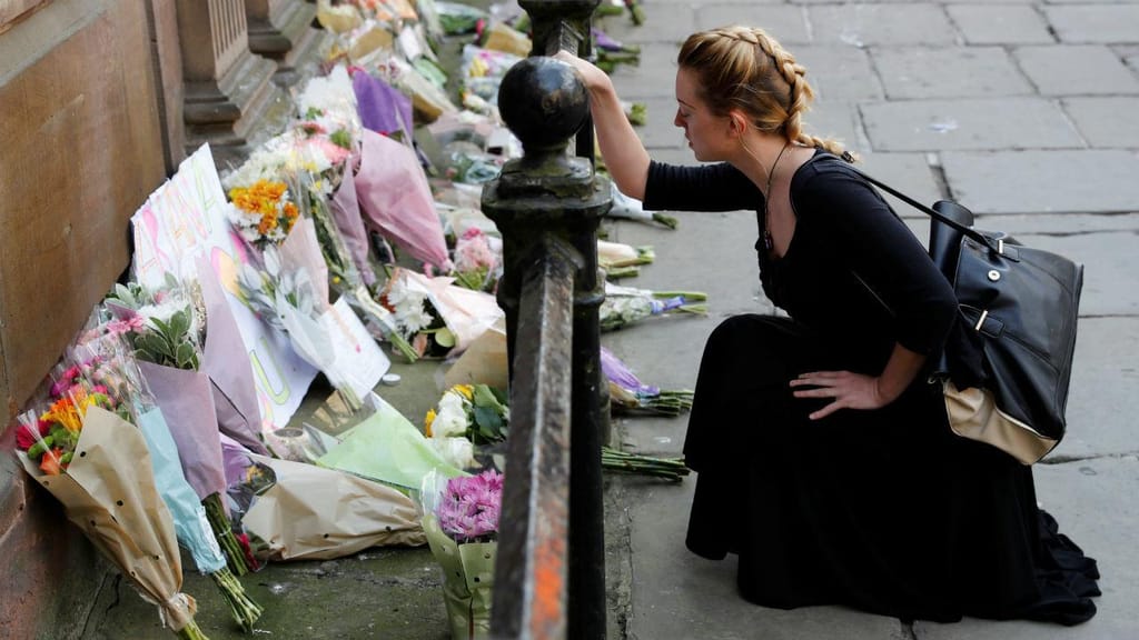 As homenagens às vítimas do ataque de Manchester que vitimou 22 pessoas 