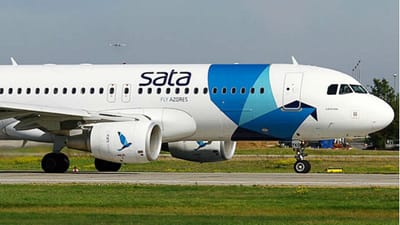 Colisão de avião da SATA com reboque deixa passageiros em terra - TVI