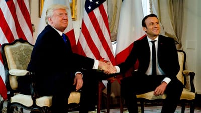 Veja como Macron não largou a mão de Donald Trump - TVI