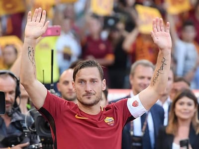«Arrivederci, Totti»: as lágrimas de Roma na hora da despedida - TVI