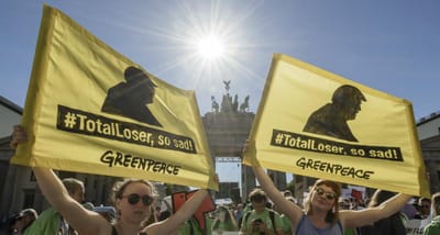 Greenpeace ataca Trump em Berlim - TVI