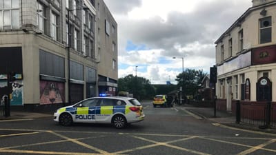 Homem armado com faca faz reféns em centro de emprego em Newcastle - TVI