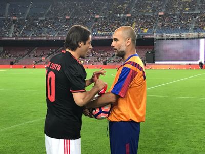 Velhas glórias de Barcelona e Benfica empatam em Camp Nou - TVI