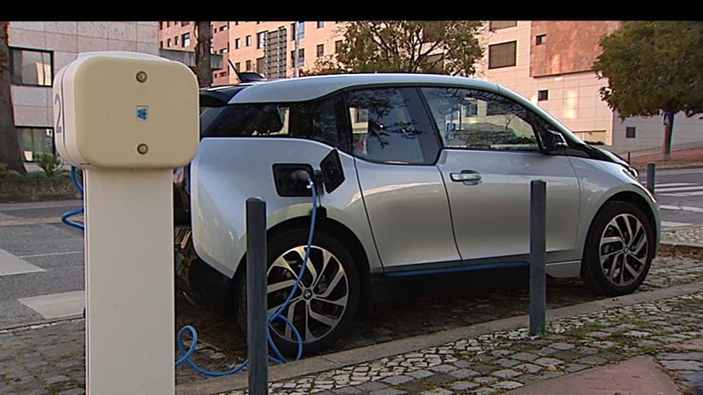 Carros elétricos: vai ser preciso pagar para abastecer