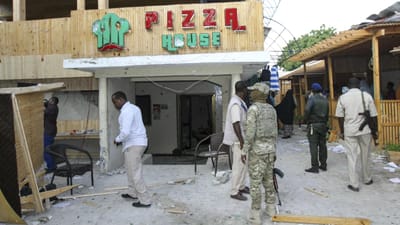 Sequestro em pizzaria termina com 17 mortos - TVI