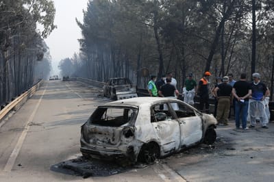 Dezenas de pessoas fugiram do fogo para Ansião - TVI