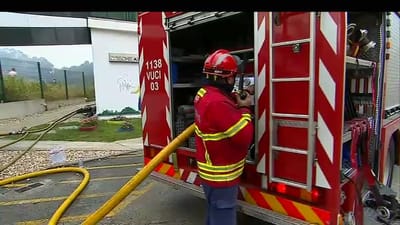 Quase 180 pessoas retiradas de lar e creche devido a incêndio - TVI