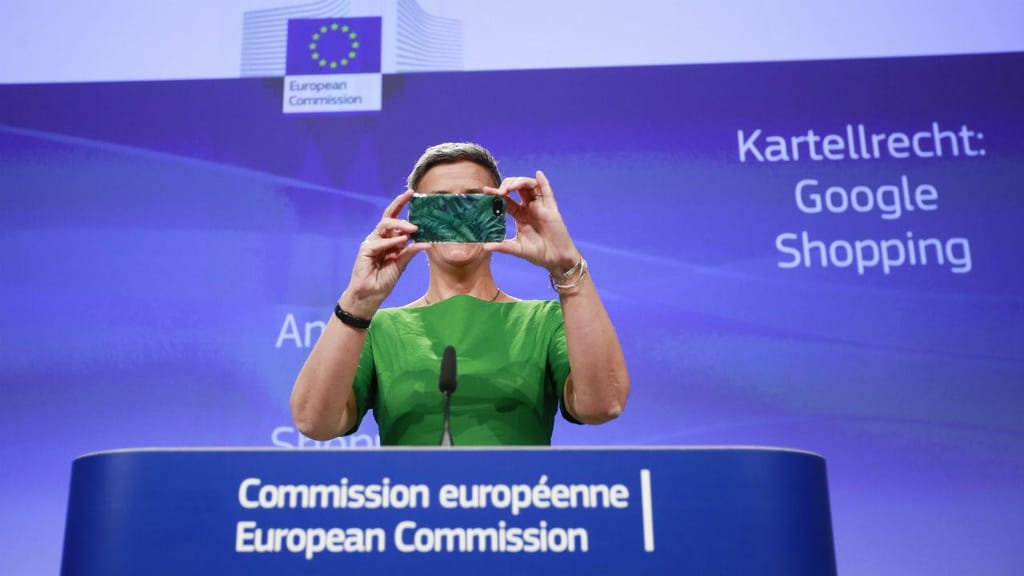 Margrethe Vestager no anúncio da multa à Google
