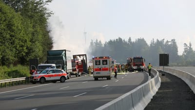 Polícia confirma 18 mortos no incêndio em autocarro na Alemanha - TVI