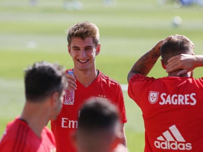 Benfica inscreveu Martin Chrien e guarda-redes de 17 anos - TVI