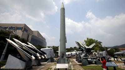 Coreia do Norte lança dois mísseis de curto alcance - TVI