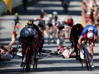 Tour: Demare vence etapa, Cavendish cai (empurrado?) - TVI