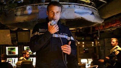 Macron participa em simulação a bordo de submarino nuclear - TVI