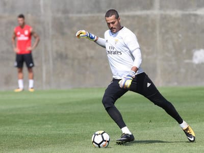 Benfica: Júlio César de regresso aos treinos - TVI