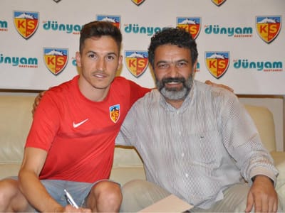 OFICIAL: Tiago Lopes assina pelo Kayserispor - TVI