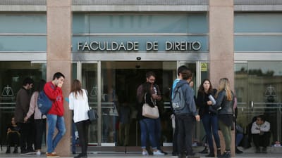 Plano contra racismo com vagas específicas na universidade para alunos carenciados - TVI