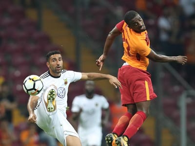 Turquia: Galatasaray vence e sobe a líder - TVI