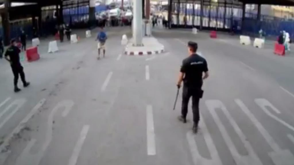 Homem esfaqueia polícia em Melilla